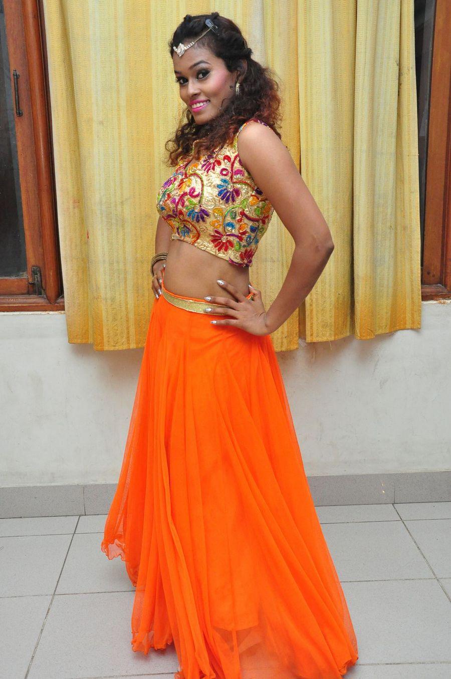 Dancer Nisha Stills At Aatadukundam Raa Audio Launch