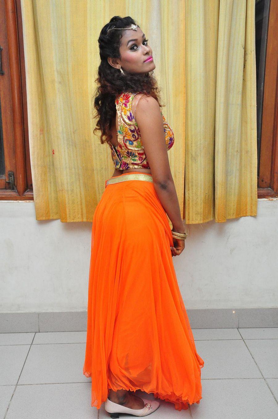 Dancer Nisha Stills At Aatadukundam Raa Audio Launch