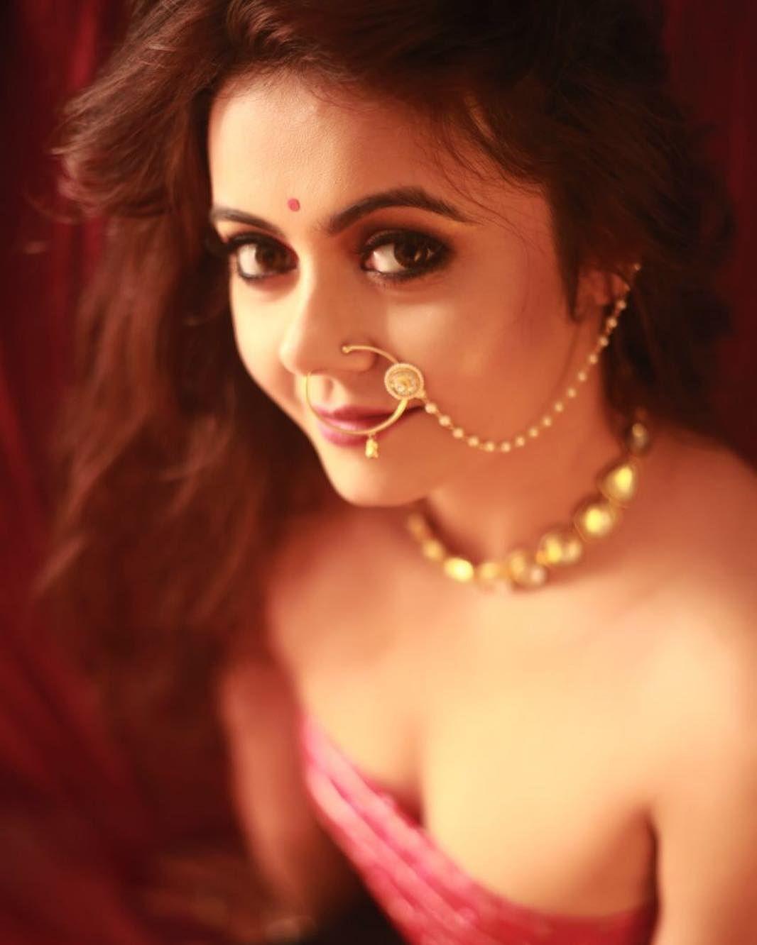 Devoleena Bhattacharjee aka Gopi Bahu Images Bold & Hot Pics Wallpapers