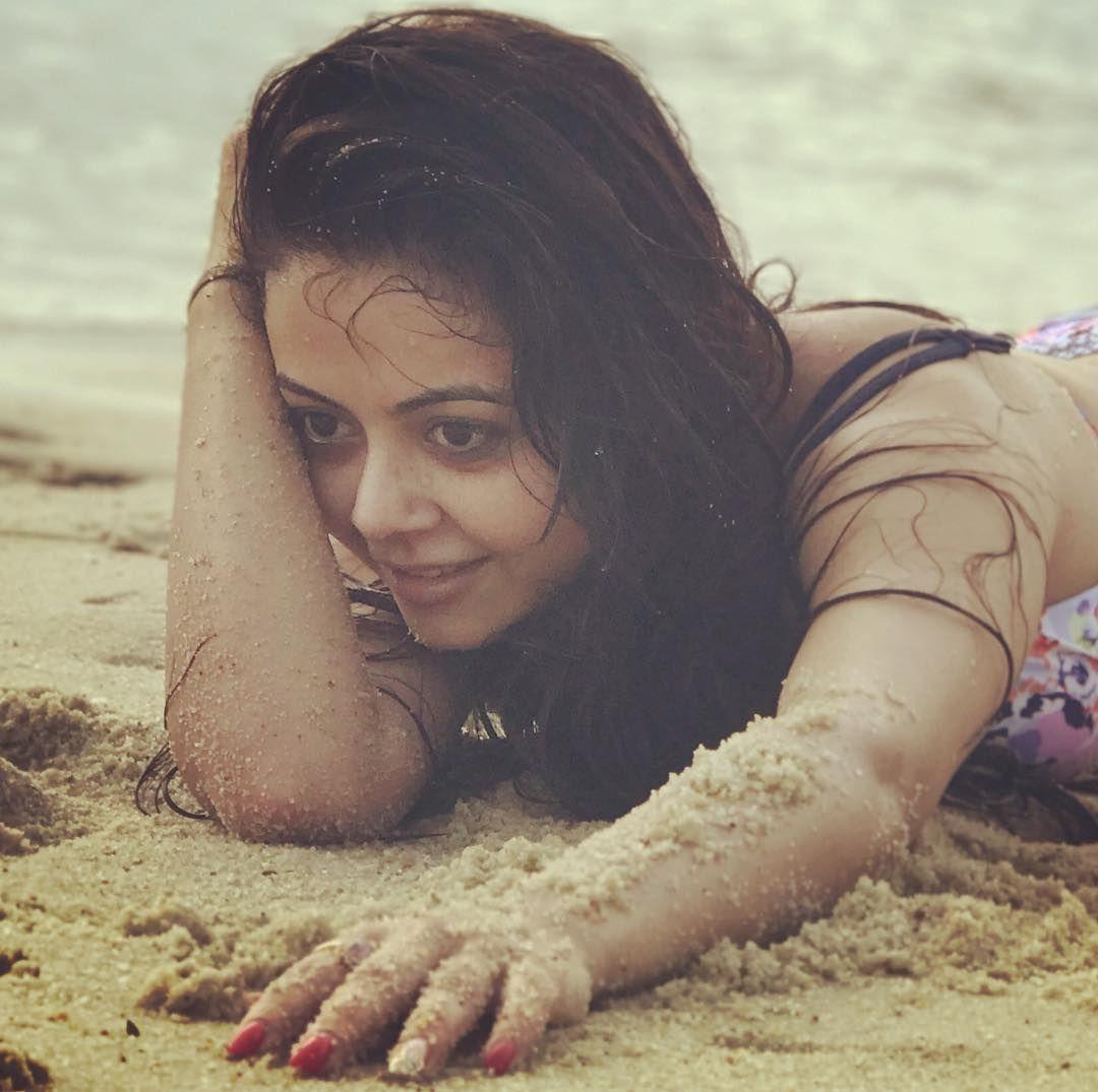 Devoleena Bhattacharjee aka Gopi Bahu Images Bold & Hot Pics Wallpapers