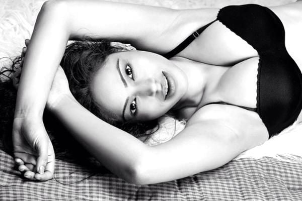 Devshi Khanduri Sizzling Pictures