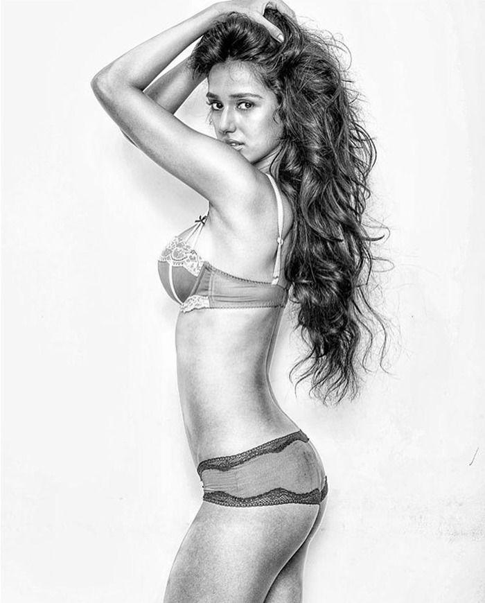 Disha Patani Looks Stunning Hot in Bikini Photos