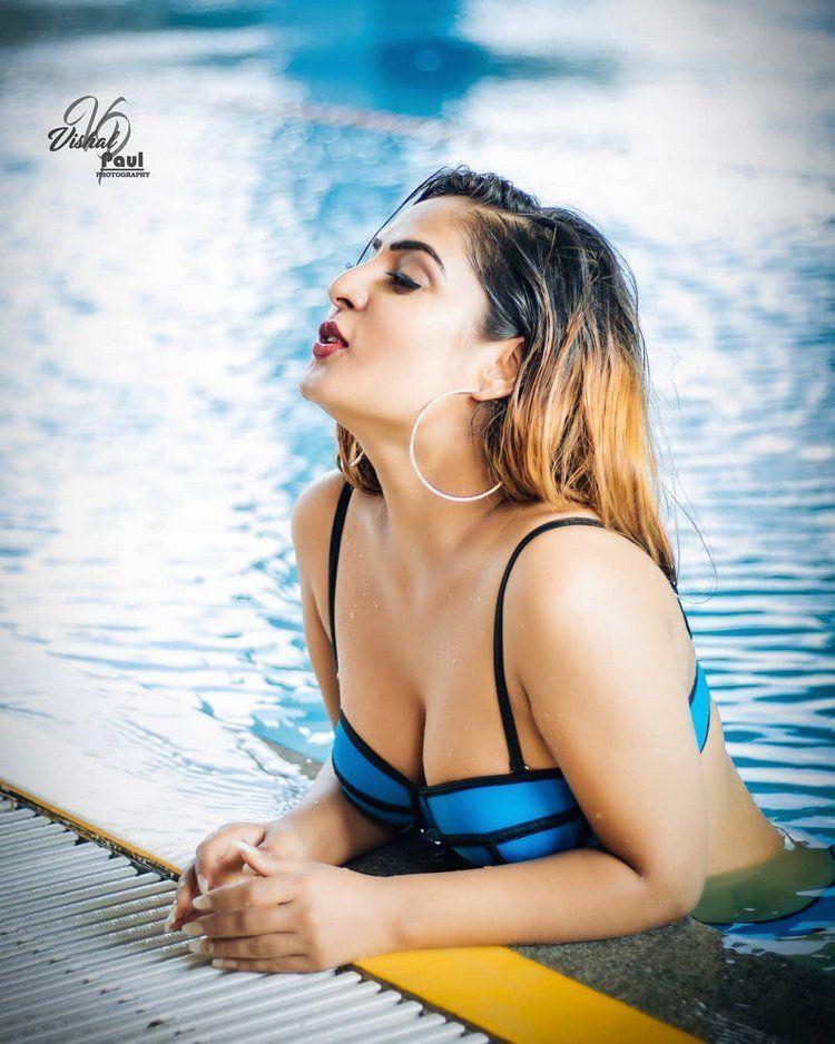 Diya Lamba Latest Hot & Sexy Bikini Photos