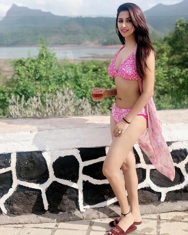 Eshanya Maheshwari Photos