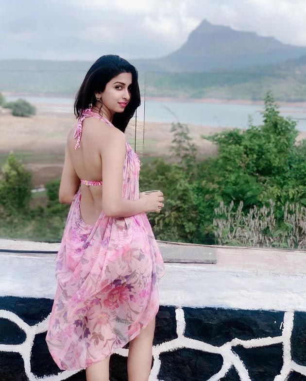 Eshanya Maheshwari Photos