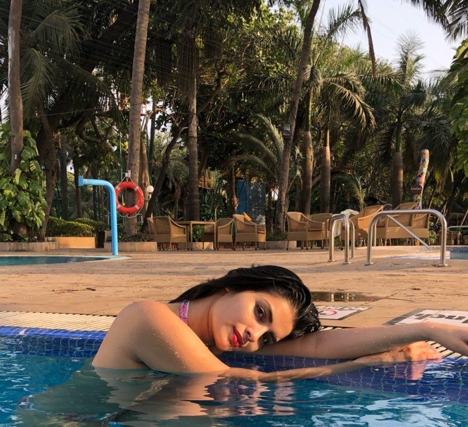 Ex Bigg Boss Contestant Sonali Raut Chilling In Pool