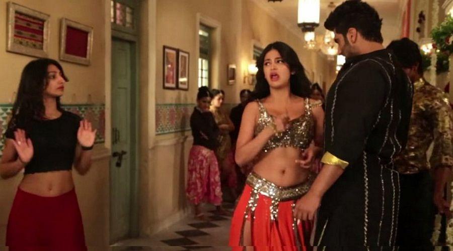 Exclusive Caught Shruti Haasan OPPS Moment in Public