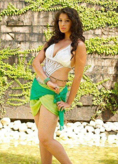 Film Actress Raai Laxmi Hot And Glamorous Pictures