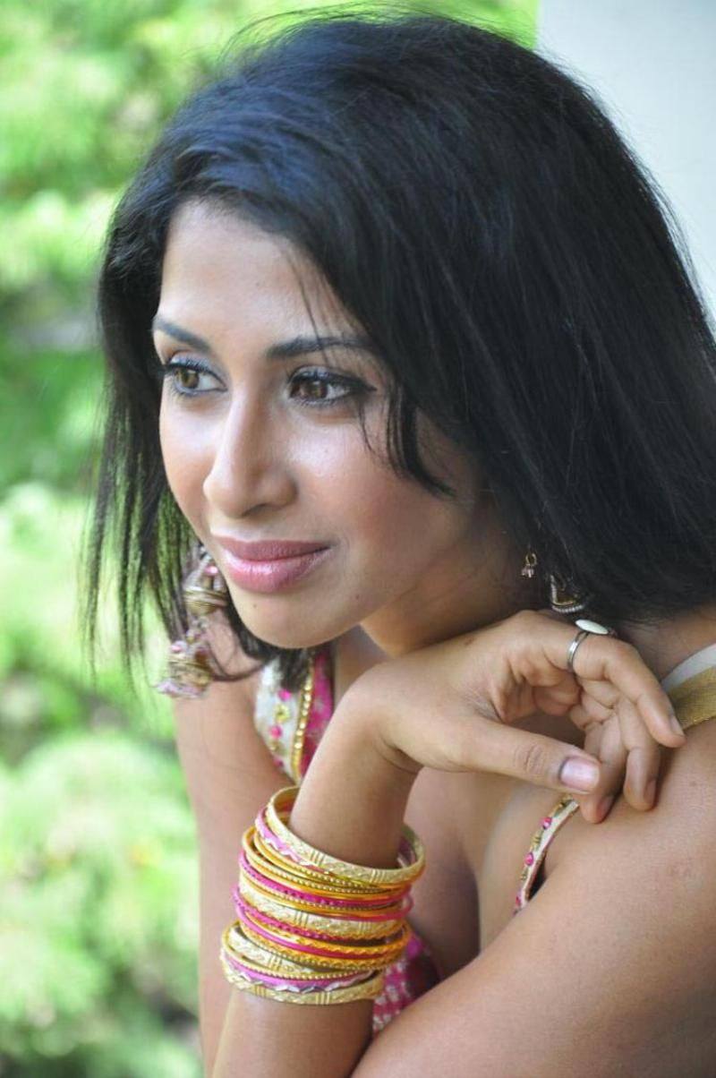 Gayathri Lyer Hot Gallery