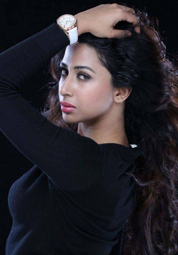 Gayathri Lyer Hot Gallery