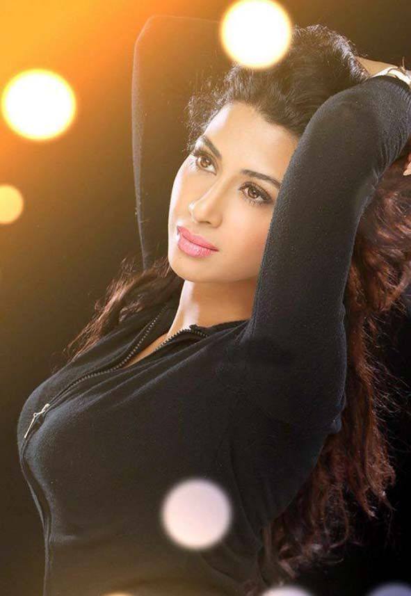 Gayathri Lyer Hot Gallery