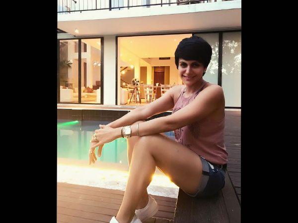 HOT! Mandira Bedi Holidays In Sri Lanka & Looks Drop Dead Gorgeous!