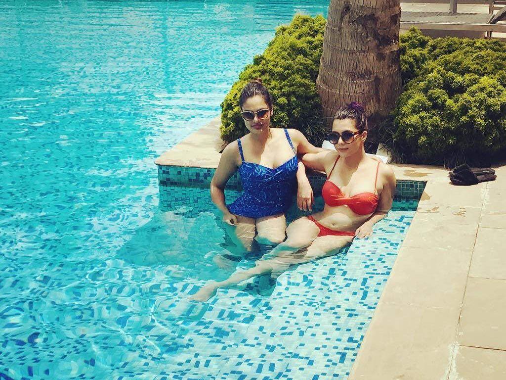 HOT! Ruhi Singh looks Sexy Posing in a Bikini!