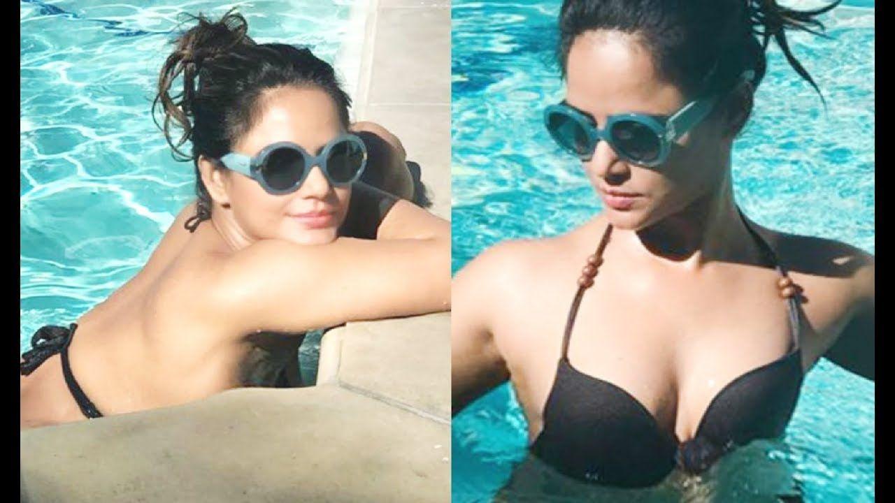 HOT Neetu Chandra Oops Moment Caught In Camera