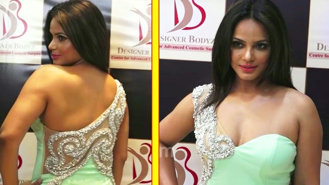 HOT Neetu Chandra Oops Moment Caught In Camera