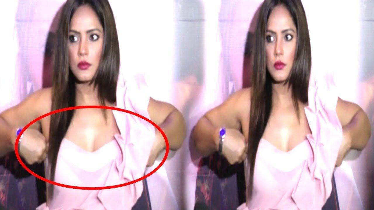 HOT Neetu Chandra Oops Moment Caught In Camera