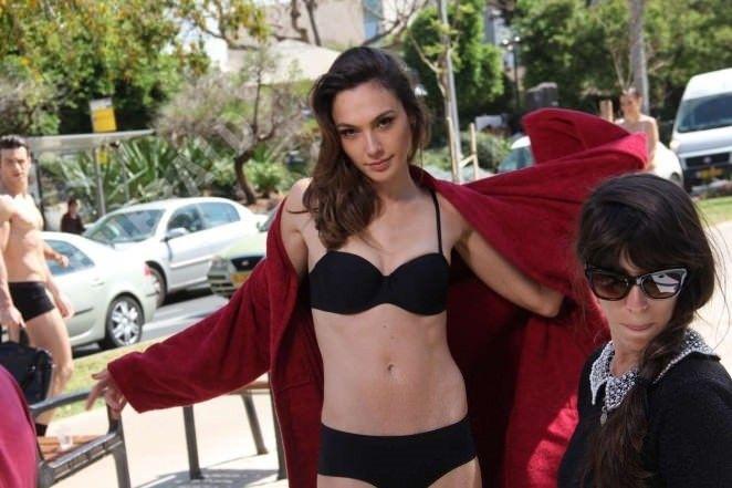 HOT PHOTOS: Gal Gadot walking in a 2-Piece Bikini on the Streets