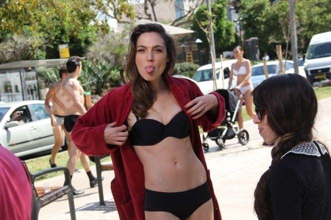 HOT PHOTOS: Gal Gadot walking in a 2-Piece Bikini on the Streets
