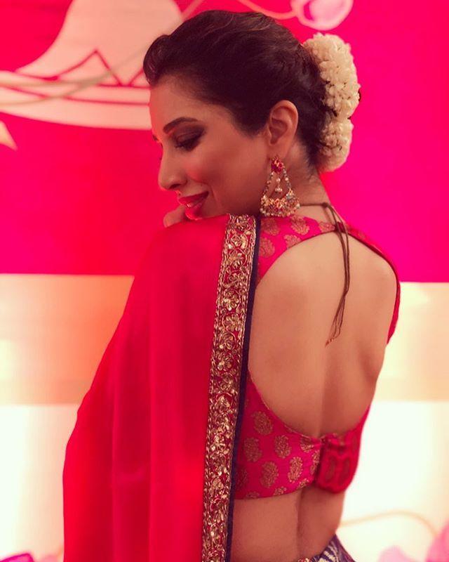 Here are some recent Hot & Spicy pics of Pretty gal Sophie Choudry