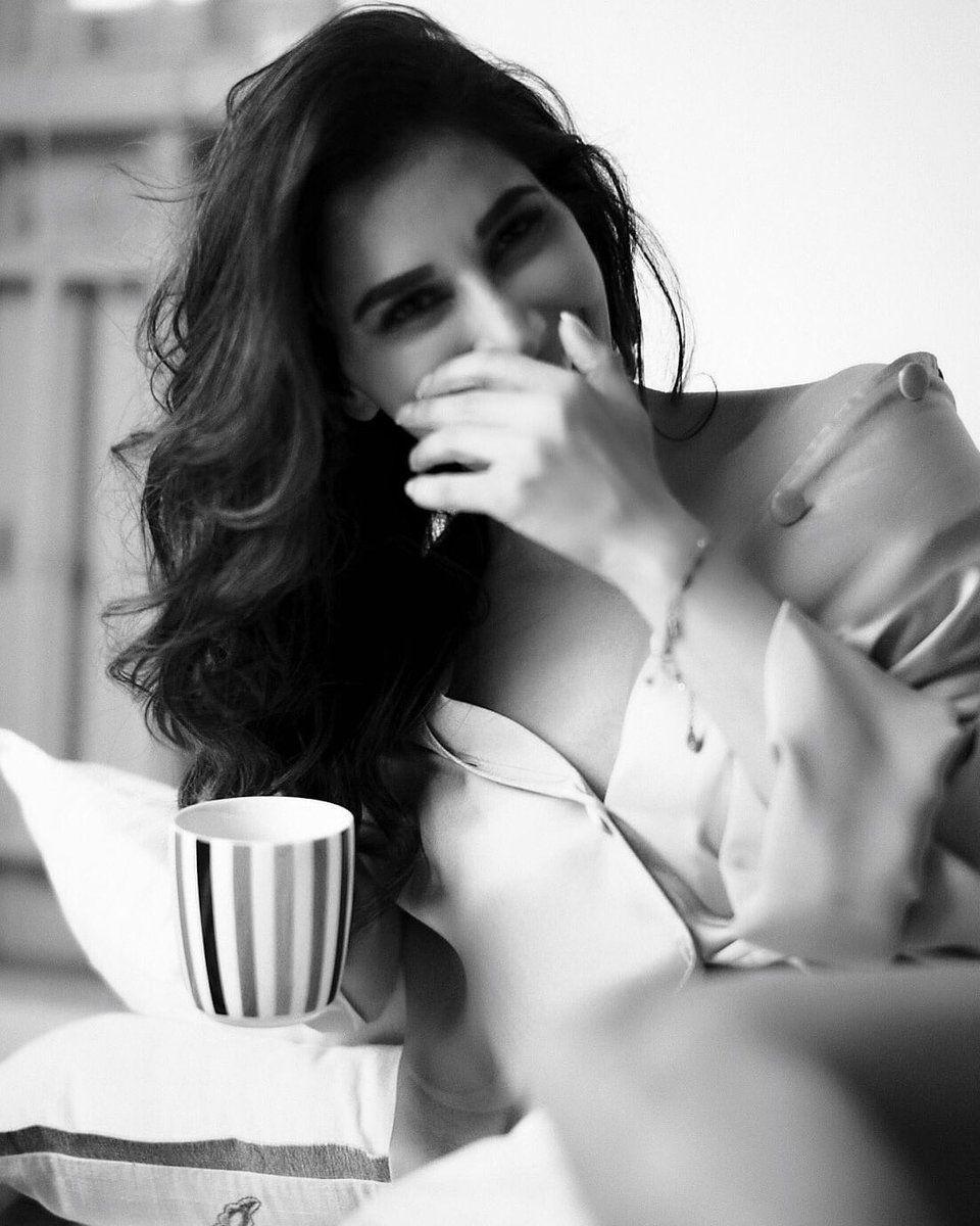 Here are some recent Hot & Spicy pics of Pretty gal Sophie Choudry