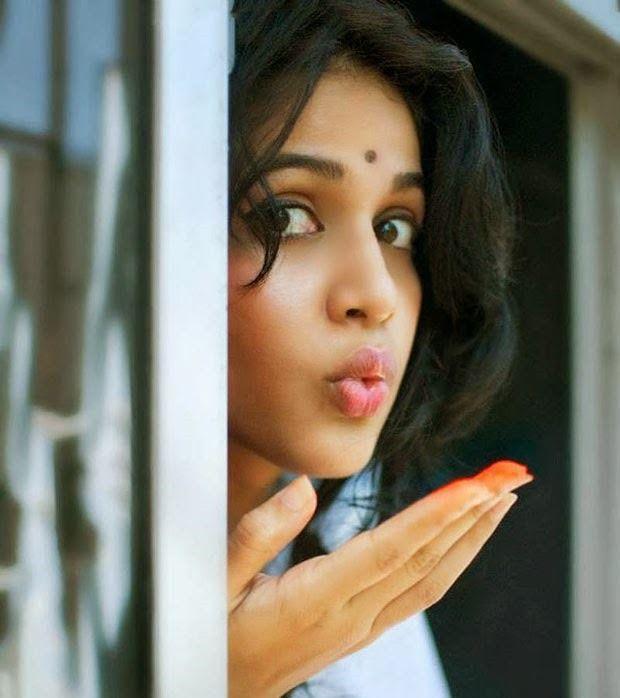 Homely Actress shows off her HOTNESS