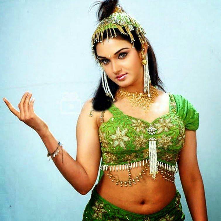 Honey Rose Navel Gallery