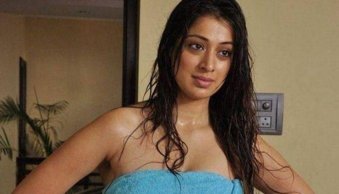 Hot & Sensual Navel Photo's Collection of Raai laxmi