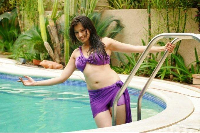 Hot & Sensual Navel Photo's Collection of Raai laxmi