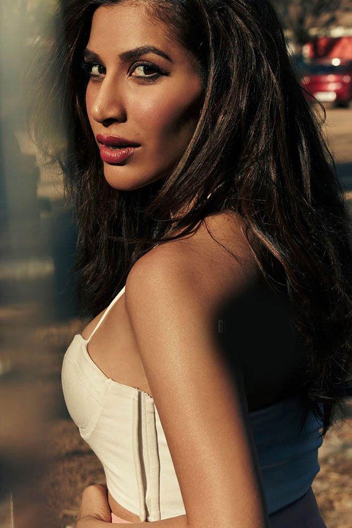 Hot & Sensual Unseen Photo's of Sophie Choudry