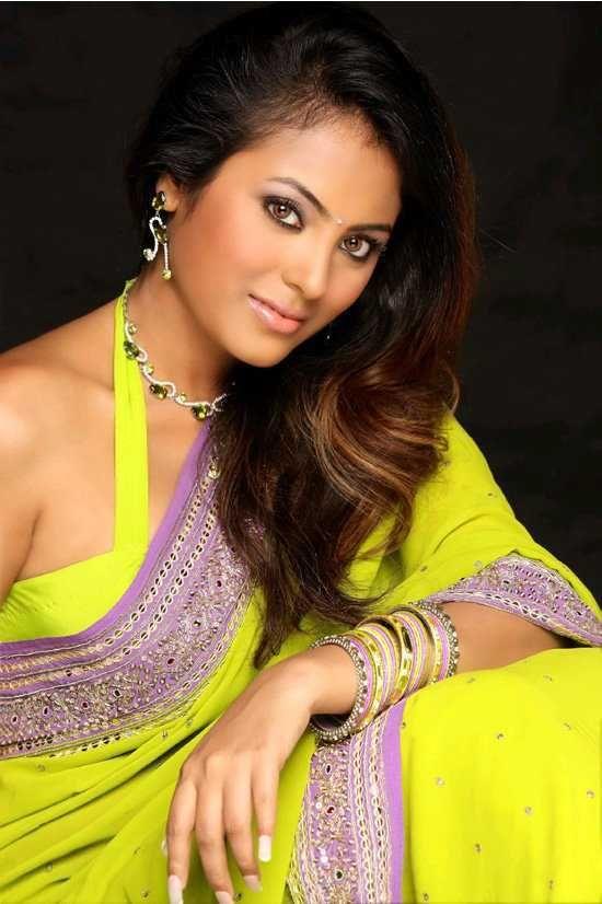 Hot & Sensuous Photoshoot of Meenakshi