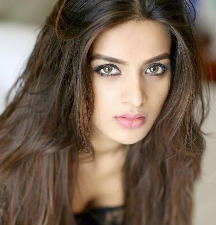 Hot & Sexy Photo’s Of Nidhhi Agerwal