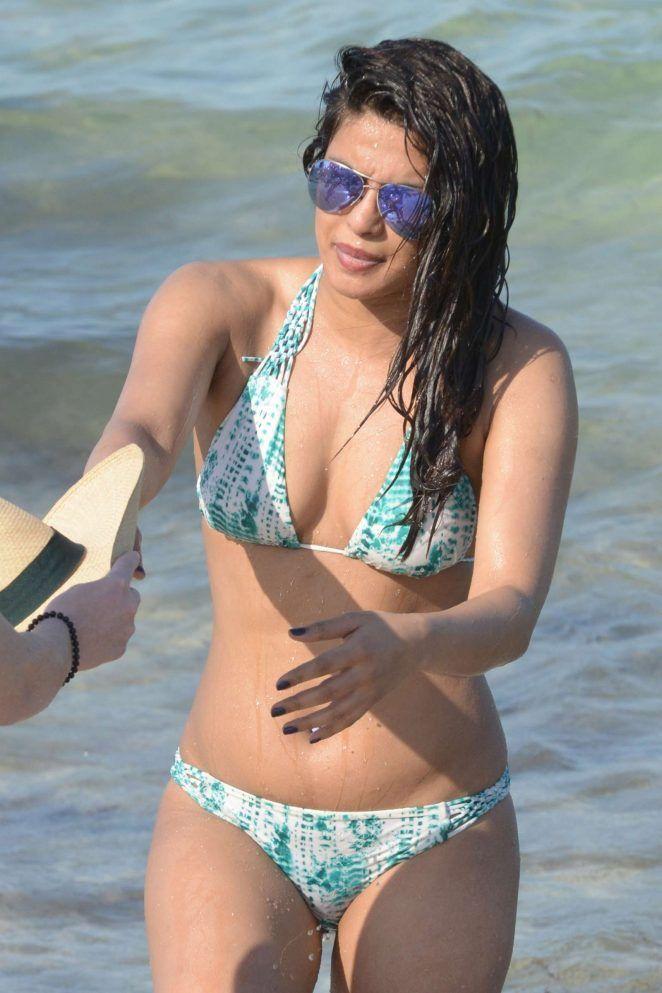 Hot & Sexy Pictures of Priyanka Chopra