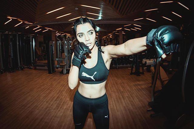 Hot & Sizzling Bikini Photo's of Calendar Girl Actress Ruhi Singh