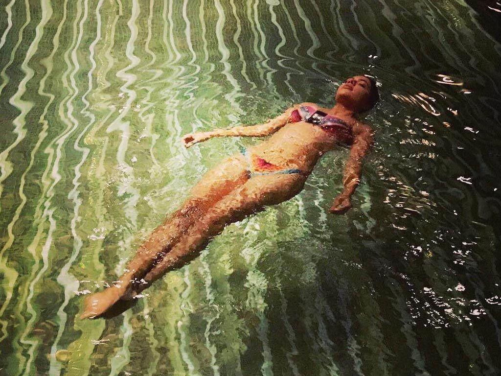 Hot & Sizzling Bikini Photo's of Calendar Girl Actress Ruhi Singh