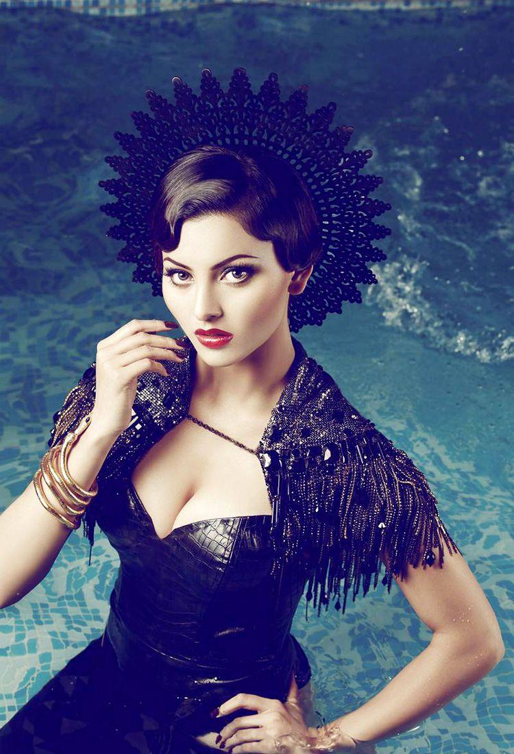 Hot & Sizzling Photos Of Urvashi Rautela Latest Images Sexy Wallpapers