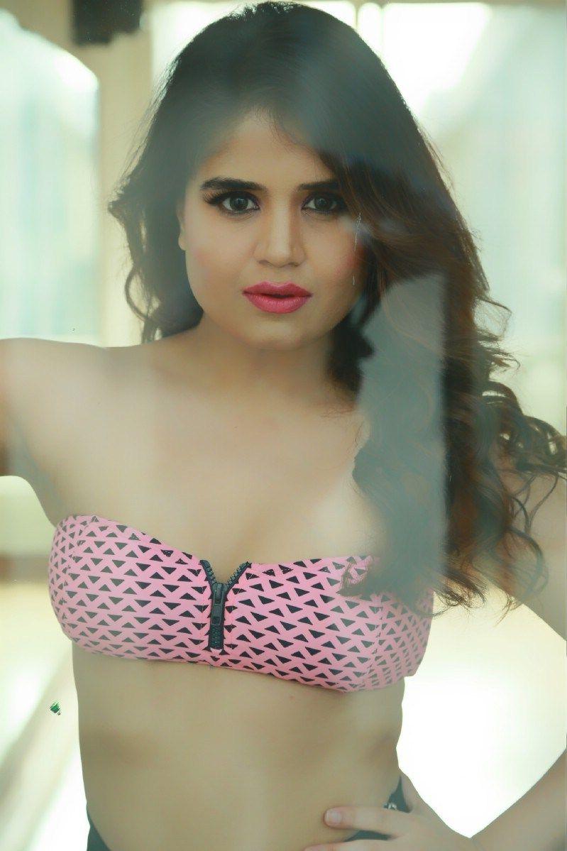 Hot & Sizzling Pics of Kannada Actress Ranjana Mishra