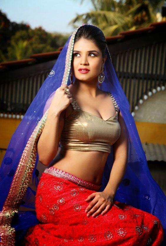 Hot & Sizzling Pics of Kannada Actress Ranjana Mishra