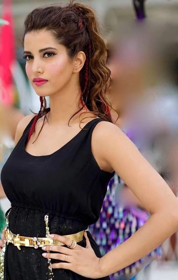 Hot & Spicy Bikini Photo’s Of Manasvi Mamgai