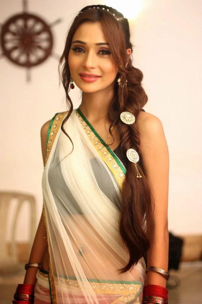 Hot & Spicy Photo's of Sara Khan