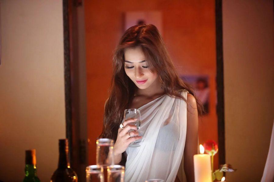 Hot & Spicy Photo's of Sara Khan