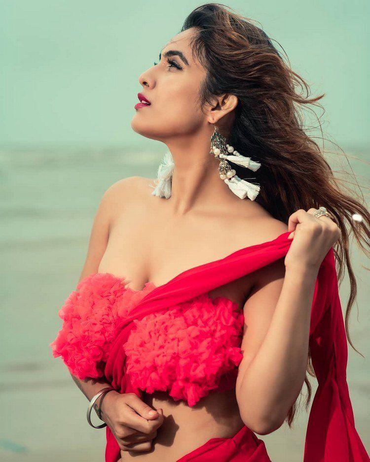 Hot & Spicy Photos Of Model Neha Malik