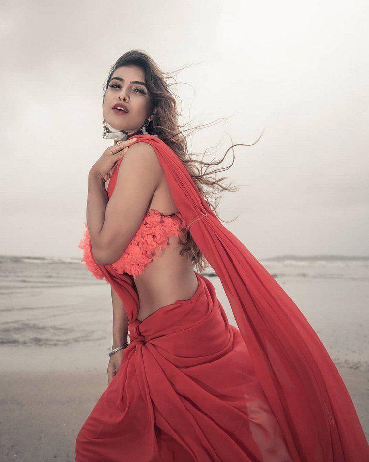 Hot & Spicy Photos Of Model Neha Malik