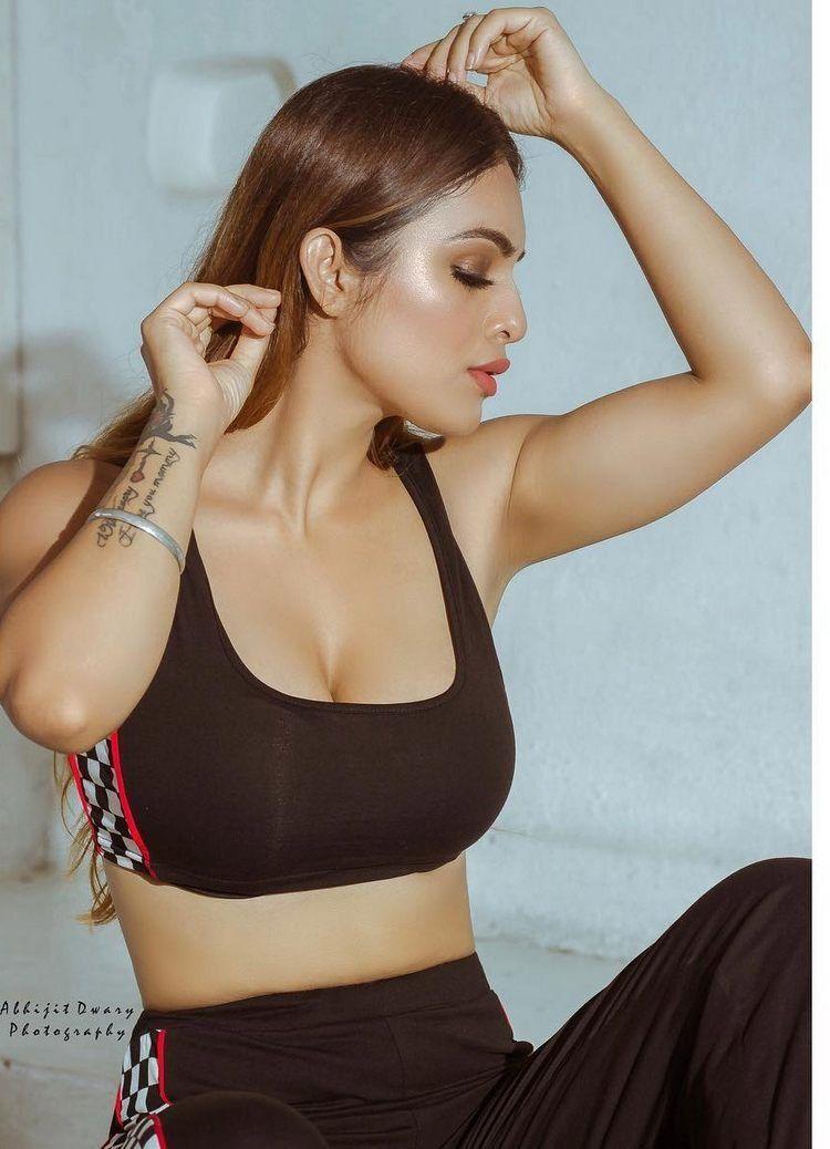 Hot & Spicy Photos Of Model Neha Malik