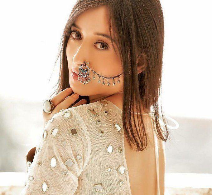 Hot & Spicy Photos of Young Model Suzanna will treat your sore eyes