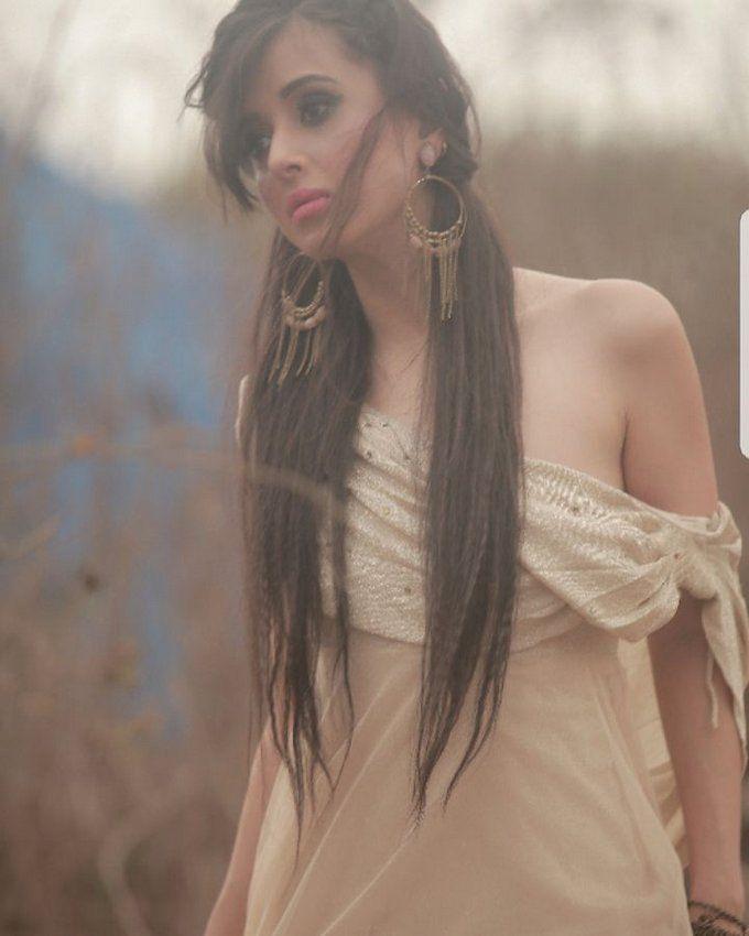 Hot & Spicy Photos of Young Model Suzanna will treat your sore eyes