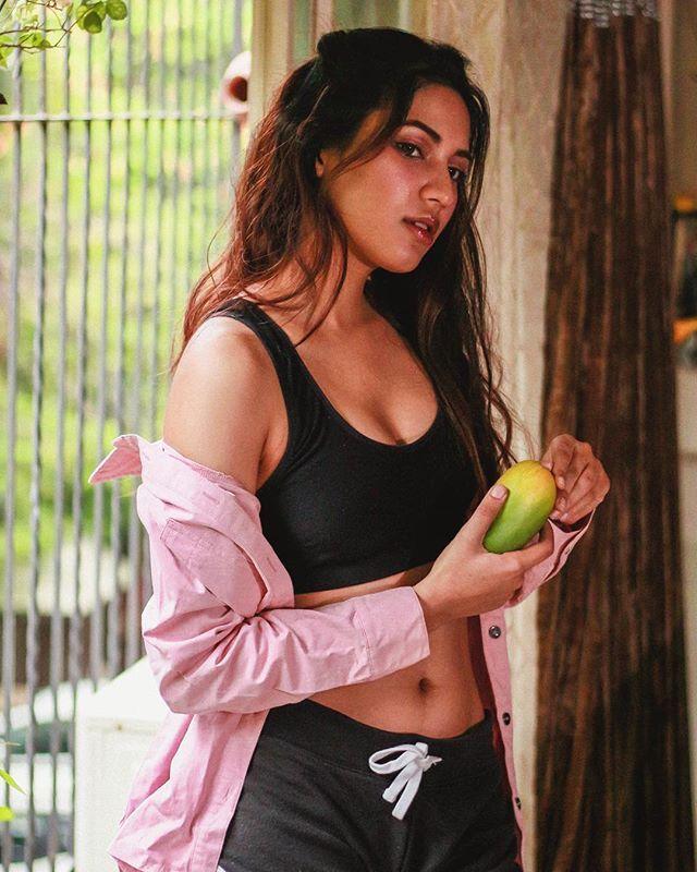 Hot & Spicy Pics: Model Shivani Singh Latest Photoshoot