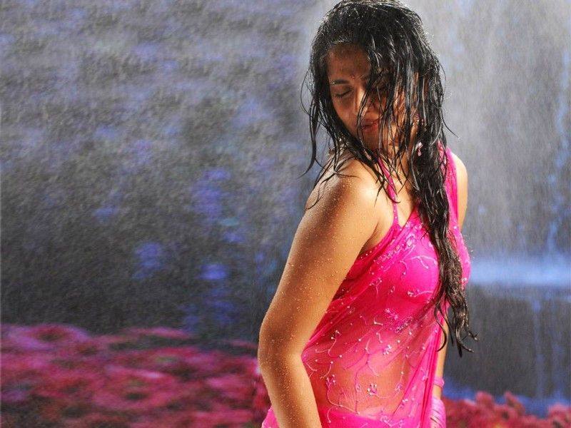 Hot Anushka in Saree Photos