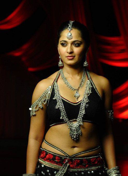 Hot Anushka in Saree Photos