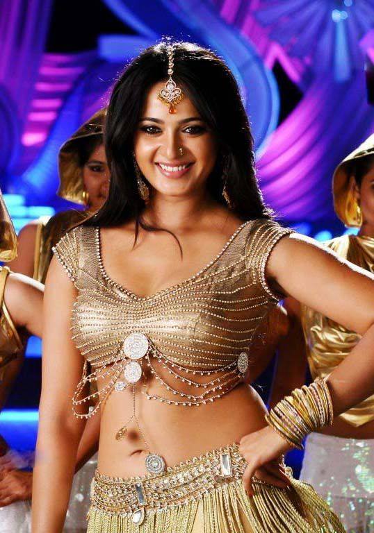 Hot Anushka in Saree Photos