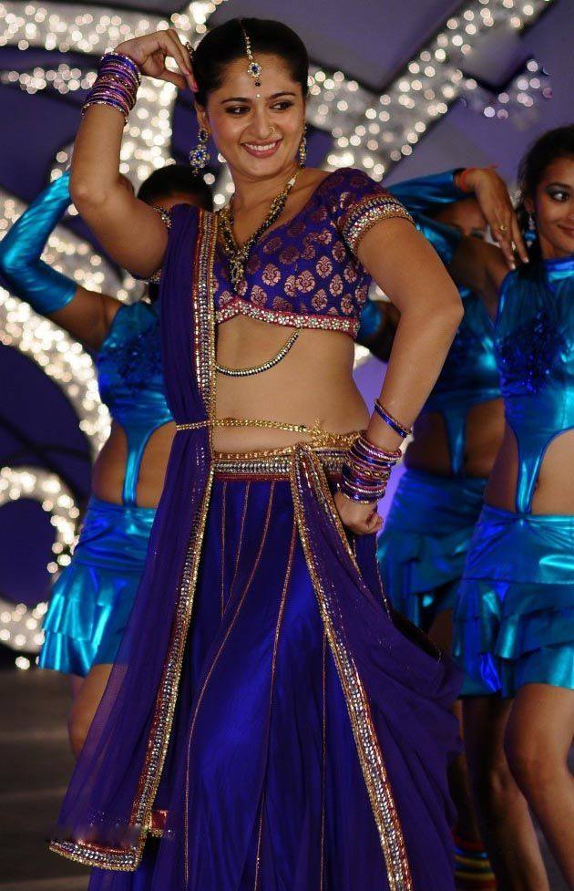 Hot Anushka in Saree Photos